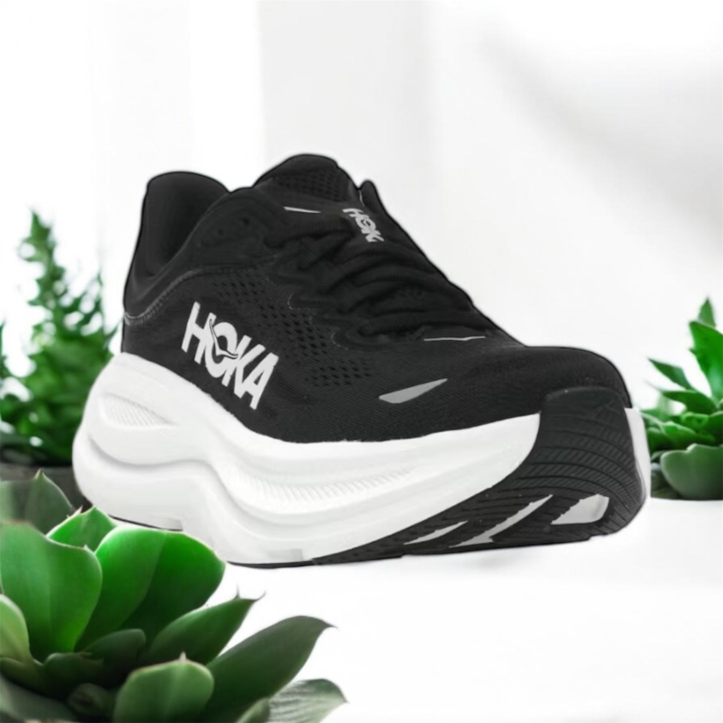 Hoka black/white